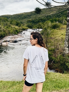 Camiseta liberdade ainda que tardia - comprar online