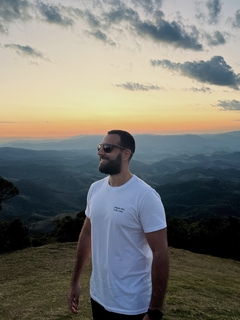 camiseta segue reto branca na internet