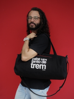 bolsa de viagem cabe um tanto de trem na internet