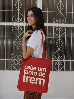 porta trem cabe um tanto de trem vermelho