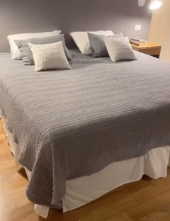 Cubrecama Dakota Queen Natural / Gris - comprar online