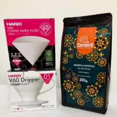 Hario V60 cerâmica Branco 01 e uma embalagem de Café Carneiro Reserva Especial Sul de Minas