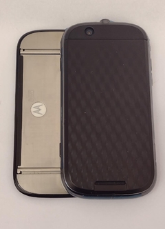 Motorola BackFlip MB300 - Desbloqueado - 5 megapixels Até 32GB microSD - Semi-novo - comprar online