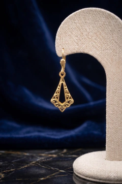 Aretes Tríangular. Oro Laminado 18K en internet