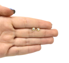 Broqueles Flor Estampada Con Zirconia. Oro 10k - comprar en línea