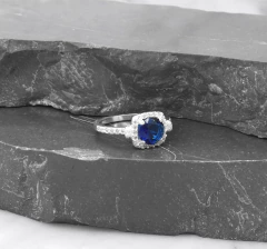 Anillo Piedra Azúl Con Zirconias. Plata 0.925 en internet