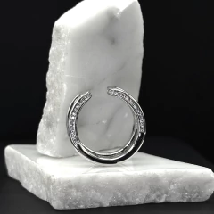 Anillo Ajustable Maelis con Zirconias. Chapa de Rodio - tienda en línea