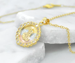 Collar Virgen Rostro Flor Redonda 3 Oros Con Zirconias. Chapa De Oro 14k en internet
