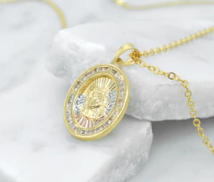 Collar Divino Rostro De Jesús Ovalo 3 Oros Zirconias. Chapa De Oro 14k en internet