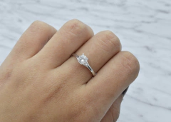 Anillo Zirconia Redonda 4 Puntas. Plata Ley .925 en internet