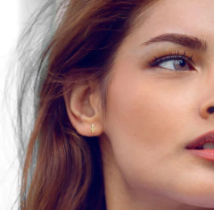 Broqueles Cruz Espejo Con Zirconia. Oro 10k - CATÁLOGO BLANCO