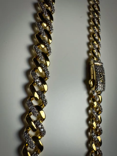 Cadena Estilo Monaco Con Zirconias 8mm. Oro Laminado 18k