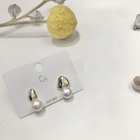Aretes Lucía Con Poste De Plata. Oro Laminado 18k