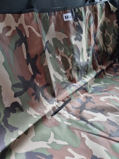 Funda con laterales camuflada en internet