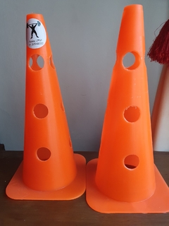 Cono 30cm con agujeros cada uno en internet