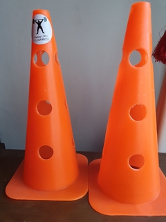 Cono 30cm con agujeros cada uno