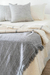 Pie de cama / Manta Clara Gris
