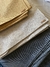 Mantel impermeable estandar arena con dobladillo (sin puntilla)