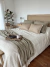 Pie de cama / Manta Clara visón - RIA DECO