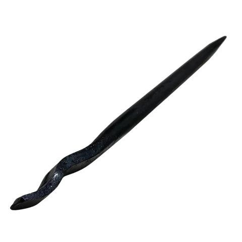 Palanca curva para sacar cubiertas, herramienta manual de metal con extremo en forma de gancho.