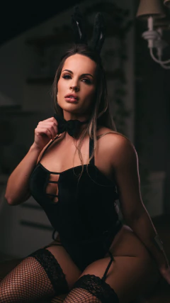 Fantasia Coelhinha da Play Boy na internet