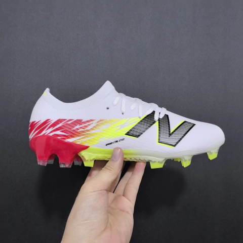 Chuteira New Balance - comprar online