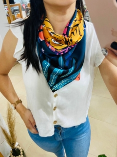 PAÑUELO WILD TIGER NIGHT 70x70 cm - comprar online