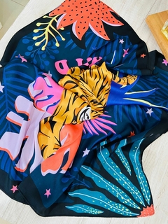 PAÑUELO WILD TIGER NIGHT 70x70 cm en internet