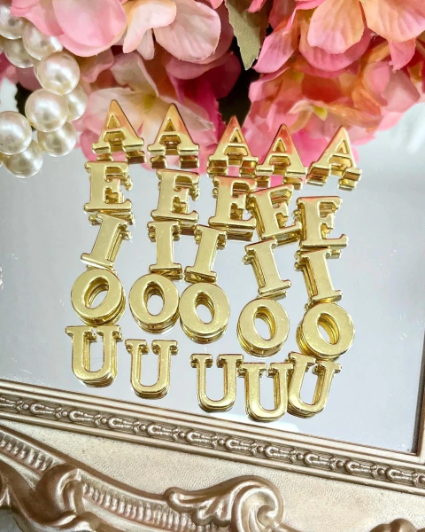 LETRA PARA CALCINHA - 25 UNIDADE VOGAIS