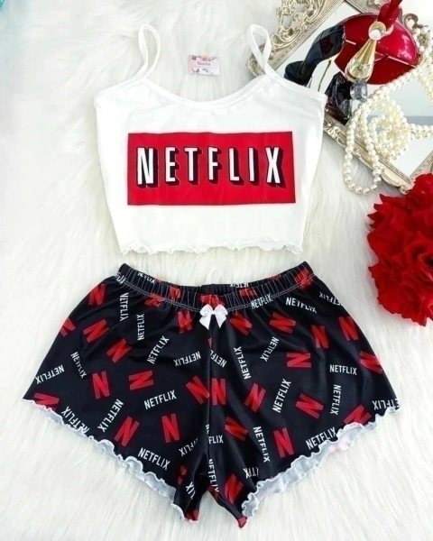 Pijama Virginia NETFLIX (blusa branca/ short preto)