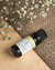 Óleo Essencial Capim Limão Puro tem Aroma fresco, cítrico e reanimador. Compre Ynayê na Make a Pause.