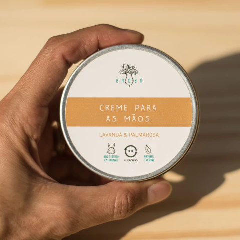 Creme para Mãos Baobá Saboaria com Lavanda e Palmarosa na Make a Pause tem fórmula cremosa e hidratante com toque seco e suave. Para todos os tipos de pele. 