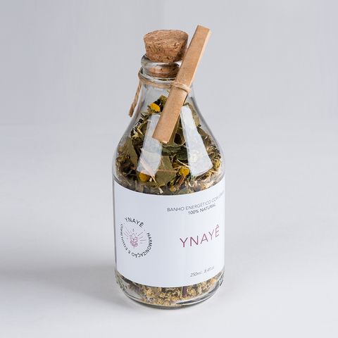 100% NATURAL. Banho de Ervas com Jasmim + Hortelã. Limpeza do campo energético, conexão espiritual, abrindo caminho para o autocuidado e amor próprio. Harmoniza os chakras, acalma a alma, traz paz interior e tranquilidade. Compre Ynayê na Make a Pause.