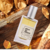 Extremamente masculino, este perfume é denso, opulento, cheio de poder e virilidade. Suas notas são quentes e fortes. É aromático, ambarado, licoroso como uma poção intoxicante de especiarias. Compre na Make a Pause.