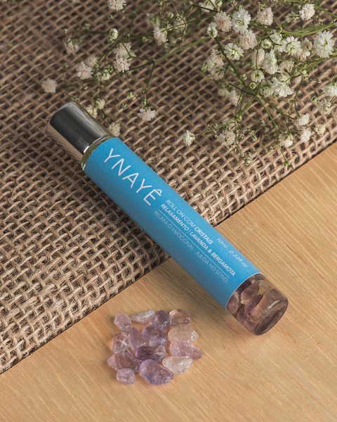 O Kit Mamãe Zen foi criado para você mãe ou gestante que quer, através dos óleos essenciais, controlar emoções como: ansiedade, medo, estresse, insônia, de uma forma leve e saudável usufruindo dos benefícios da Aromaterapia. Compre Ynayê na Make a Pause.