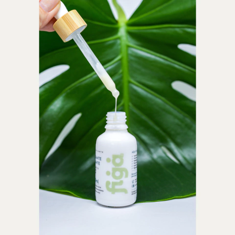 Antioxidante Hidratante Figa. Sérum de tratamento multifuncional para rosto, pescoço e colo. Ativos naturais que nutrem, hidratam, previnem sinais do tempo e auxiliam na uniformização da pele. Compre na Make a Pause.