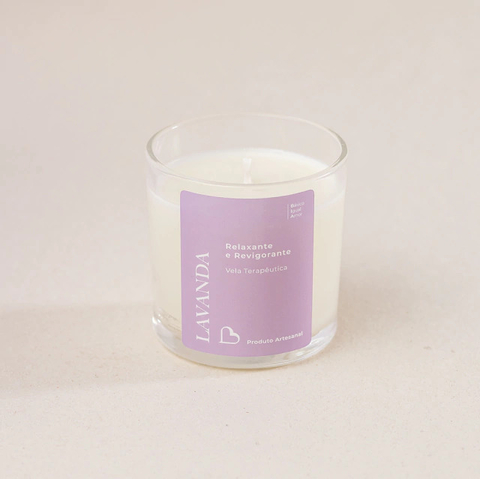 Seu dia a dia mais tranquilo com menos ansiedade, melhor sono e ainda usufruindo de aromaterapia e cera para massagem com a vela lavanda da B.I.A à venda na Make a Pause.