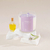 Vela Lavanda terapêutica e aromática, é calmante, contém oleato de lavanda que queima junto com seu aroma de lavanda francesa perfumando e trazendo a terapêutica para quem busca acalmar o ambiente. da B.I.A à venda na Make a Pause.