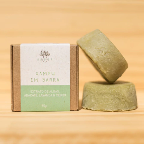 Xampu em barra Algas para Cabelos secos ou cacheados da Baobá Saboaria na Make a Pause entrega, além da espuma cremosa, hidratação e fortalecimento dos fios auxiliando no crescimento capilar. 
