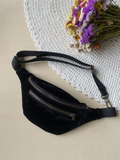 Pochete preta encomenda na internet