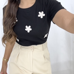 Blusa Flor Crochê na internet