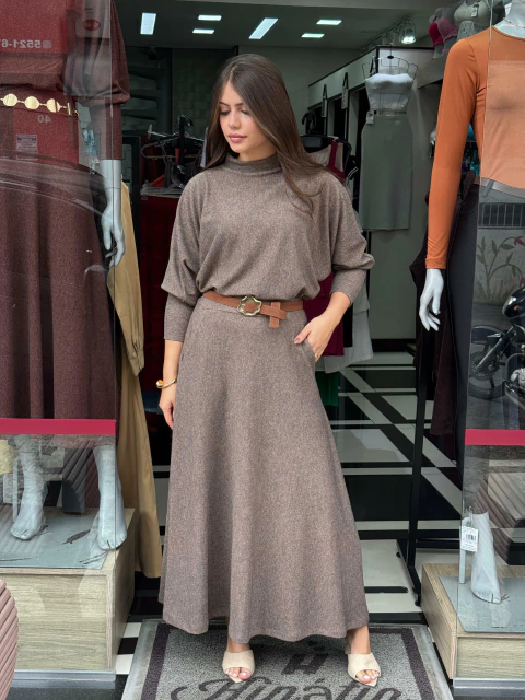 Conjunto Anarruga com saia evase e meia manga