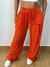 Calça pantalona wide leg em cetim plissado importada