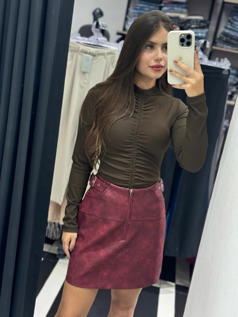 Saia em couro fosco manchado com detalhe fivela REF3123