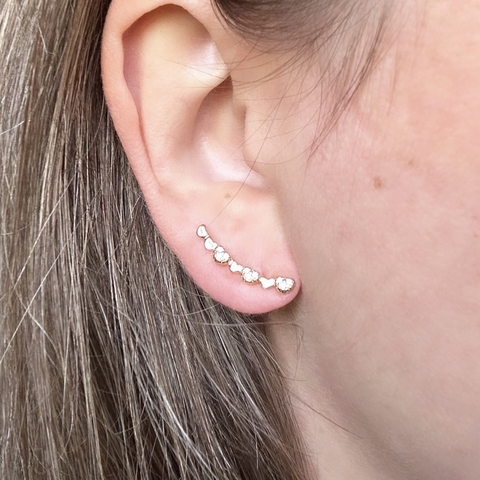 Brinco Ear Cuff Corações, Banhado em Ouro 18k