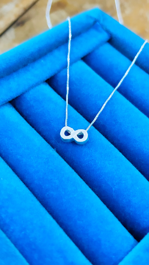 Colar com Pingente Símbolo Infinito, em Prata 925