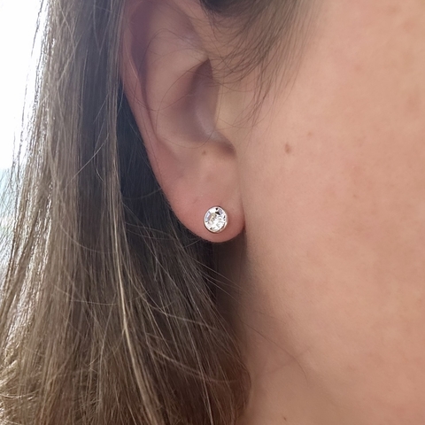 Brinco Pequeno, Ponto de Luz de Zircônia, 6mm