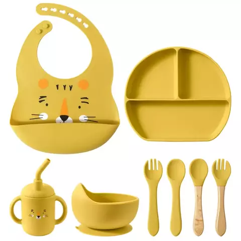 Kit alimentação para bebê em silicone amarelo com babador, prato dividido, copo com tampa e canudo, tigela com ventosa, garfos e colheres