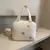 Bolsa de Mão para Fraldas com Bordado Urso e Flores – Design Fofo e Funcionalidade