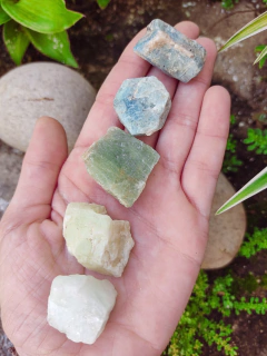 Pedra Água Marinha bruta (Berilo)